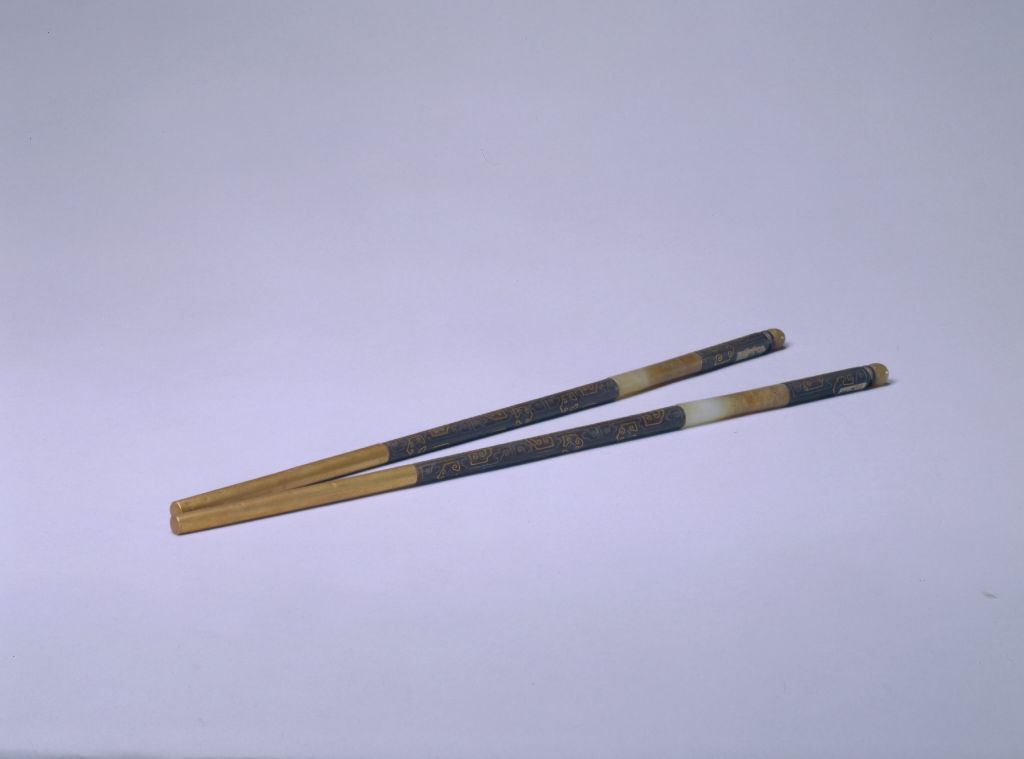 图片[1]-Red sandalwood inlaid with gold inlaid with jade chopsticks-China Archive